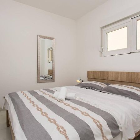 Apartments Bernardeta 1 Baška Buitenkant foto
