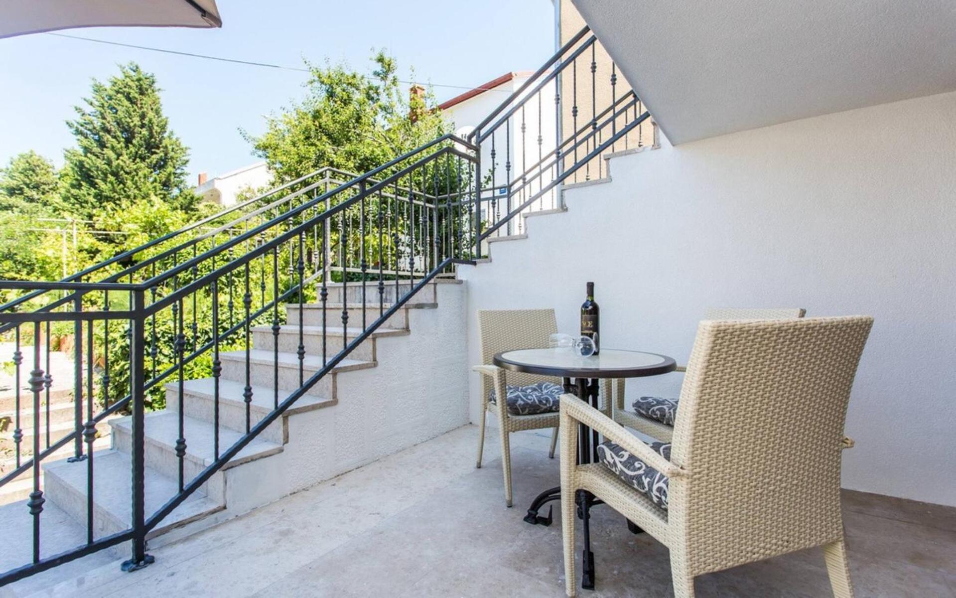 Apartments Bernardeta 1 Baška Buitenkant foto